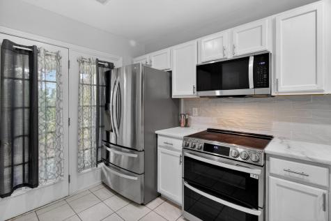 1004 Yellow Hawthorn Summerville SC 29483