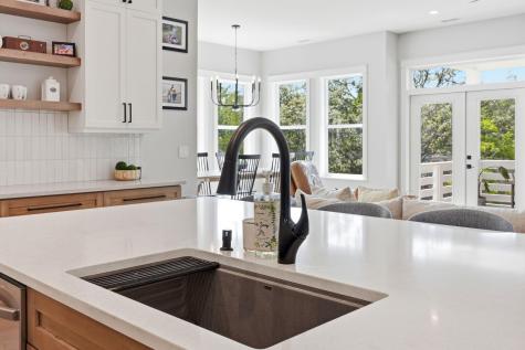 1550 N Avalon Circle Charleston SC 29407