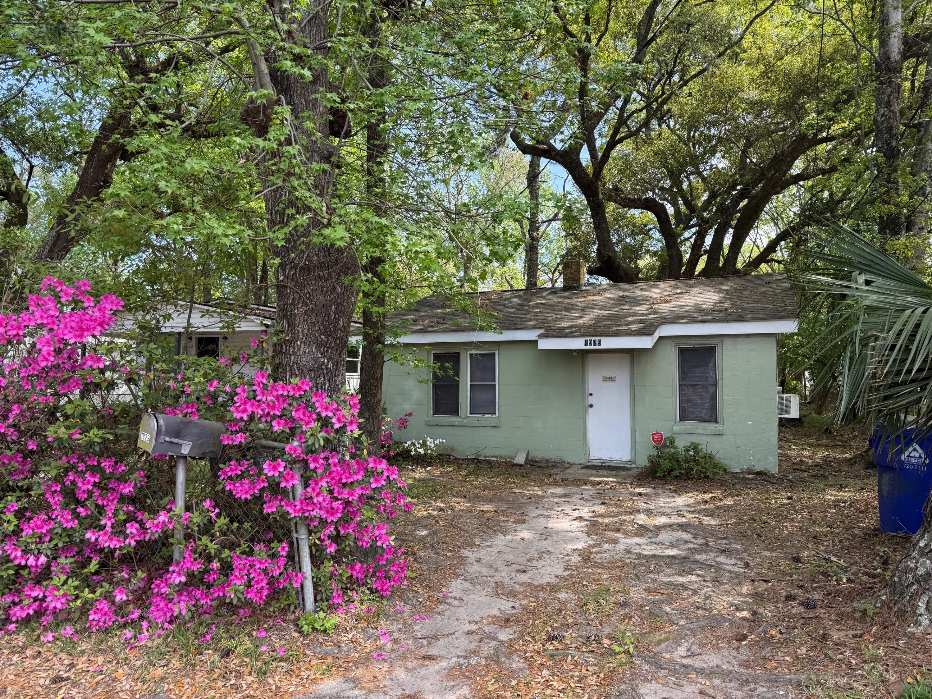 1929 Kerry Street North Charleston SC 29406