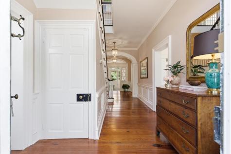 7 Lowndes Street Charleston SC 29401