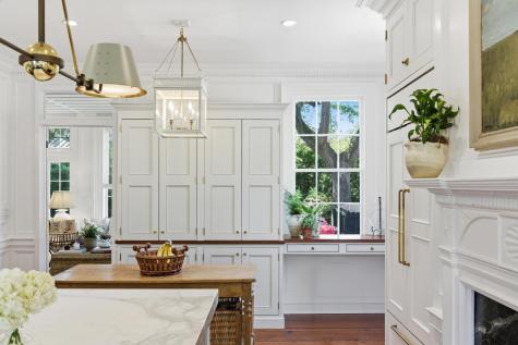 7 Lowndes Street Charleston SC 29401