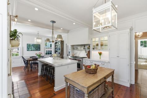 7 Lowndes Street Charleston SC 29401