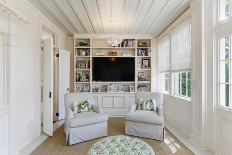7 Lowndes Street Charleston SC 29401