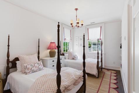 7 Lowndes Street Charleston SC 29401