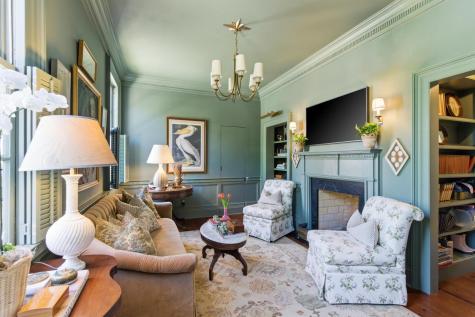 7 Lowndes Street Charleston SC 29401
