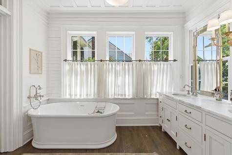 7 Lowndes Street Charleston SC 29401