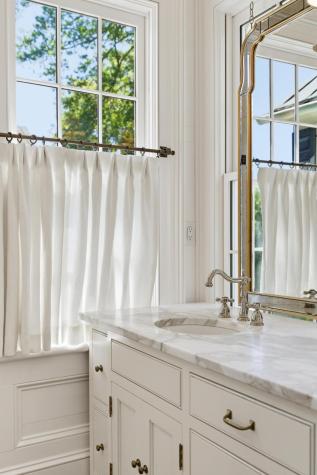 7 Lowndes Street Charleston SC 29401