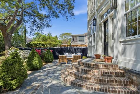 7 Lowndes Street Charleston SC 29401