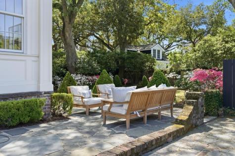 7 Lowndes Street Charleston SC 29401