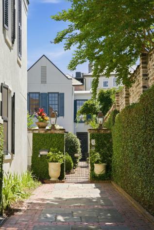 4 Bedons Alley Charleston SC 29401