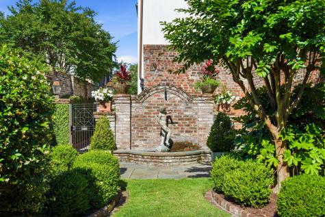 4 Bedons Alley Charleston SC 29401