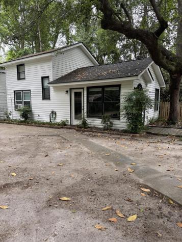 122 Gadsden Street Summerville SC 29483