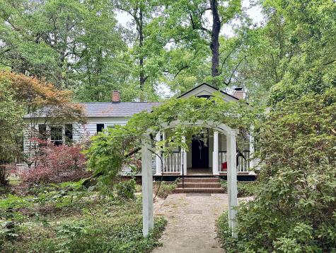 122 Gadsden Street Summerville SC 29483