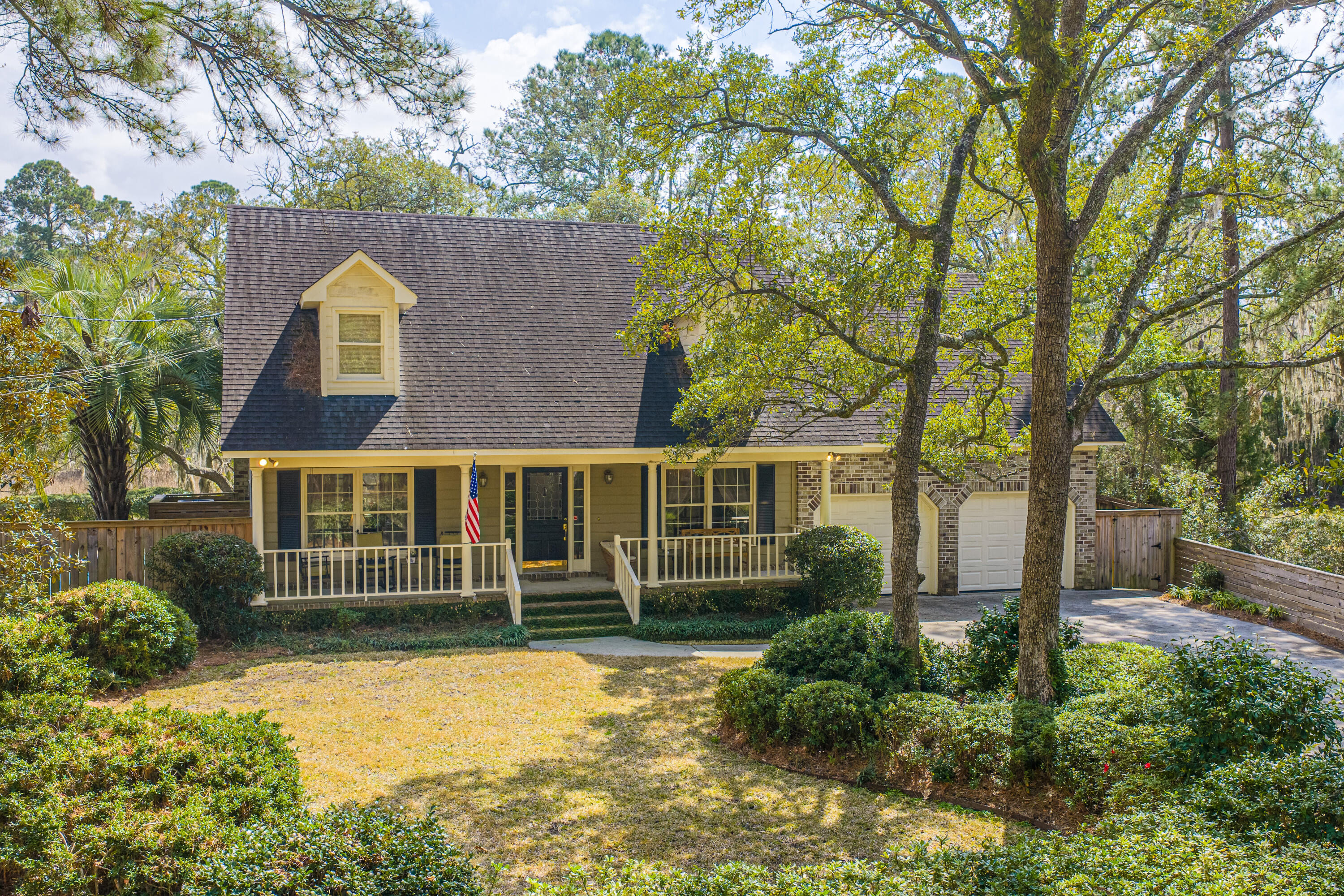1527 Saint Helenas Point Charleston SC 29407