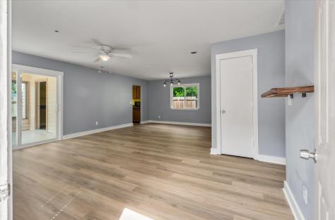 8687 Elsinore Court North Charleston SC 29406