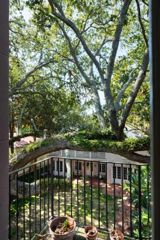 21 E Battery Charleston SC 29401