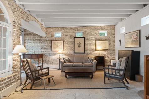 21 E Battery Charleston SC 29401