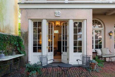 21 E Battery Charleston SC 29401