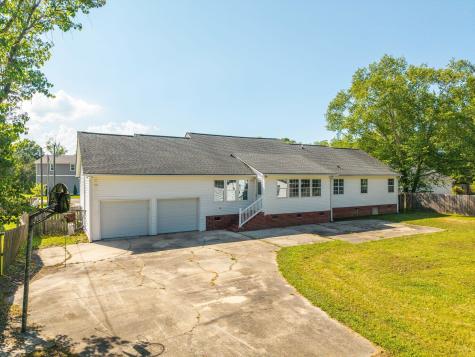 1004 Magnolia Lane Moncks Corner SC 29461