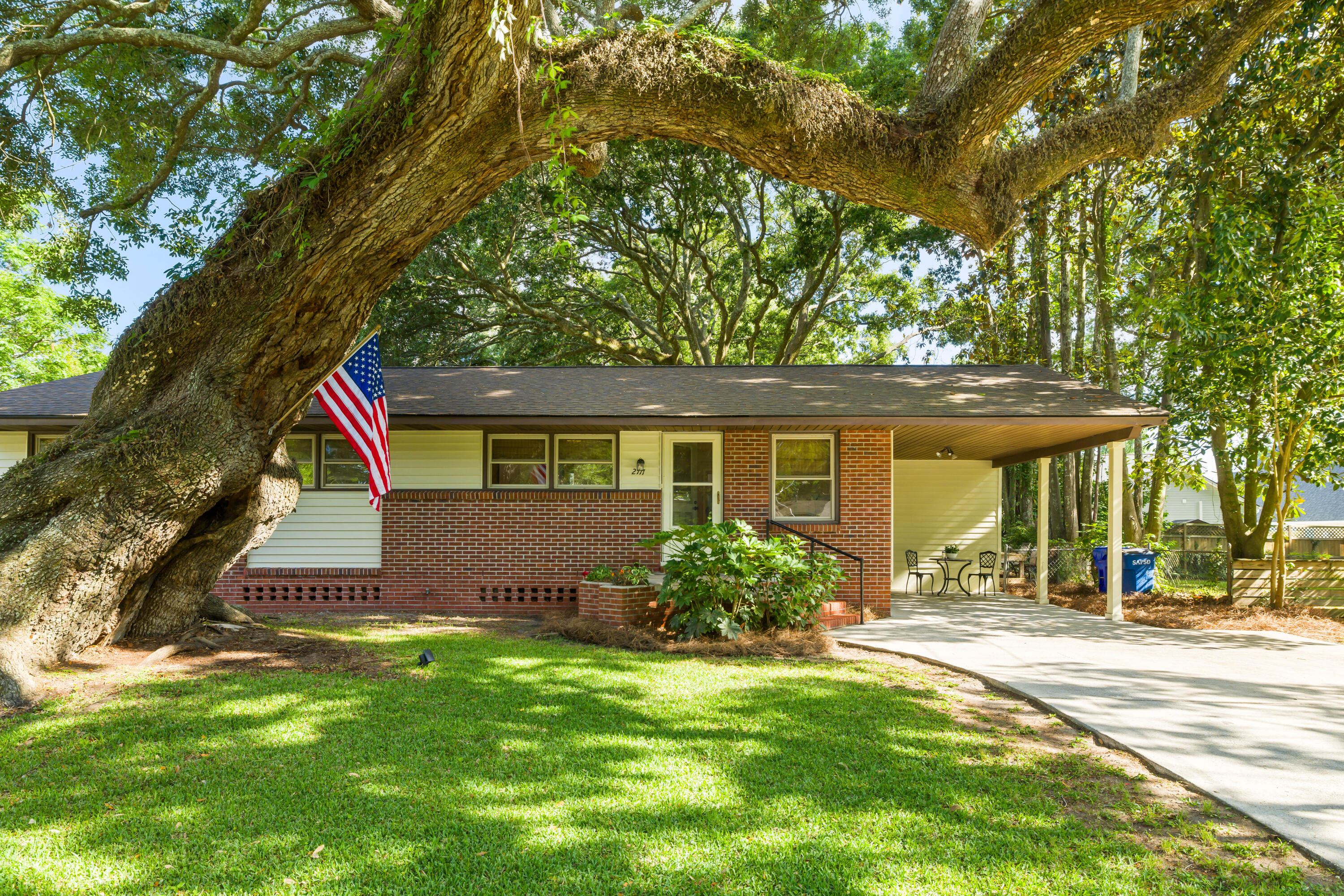 2111 Barbour Drive Charleston SC 29414