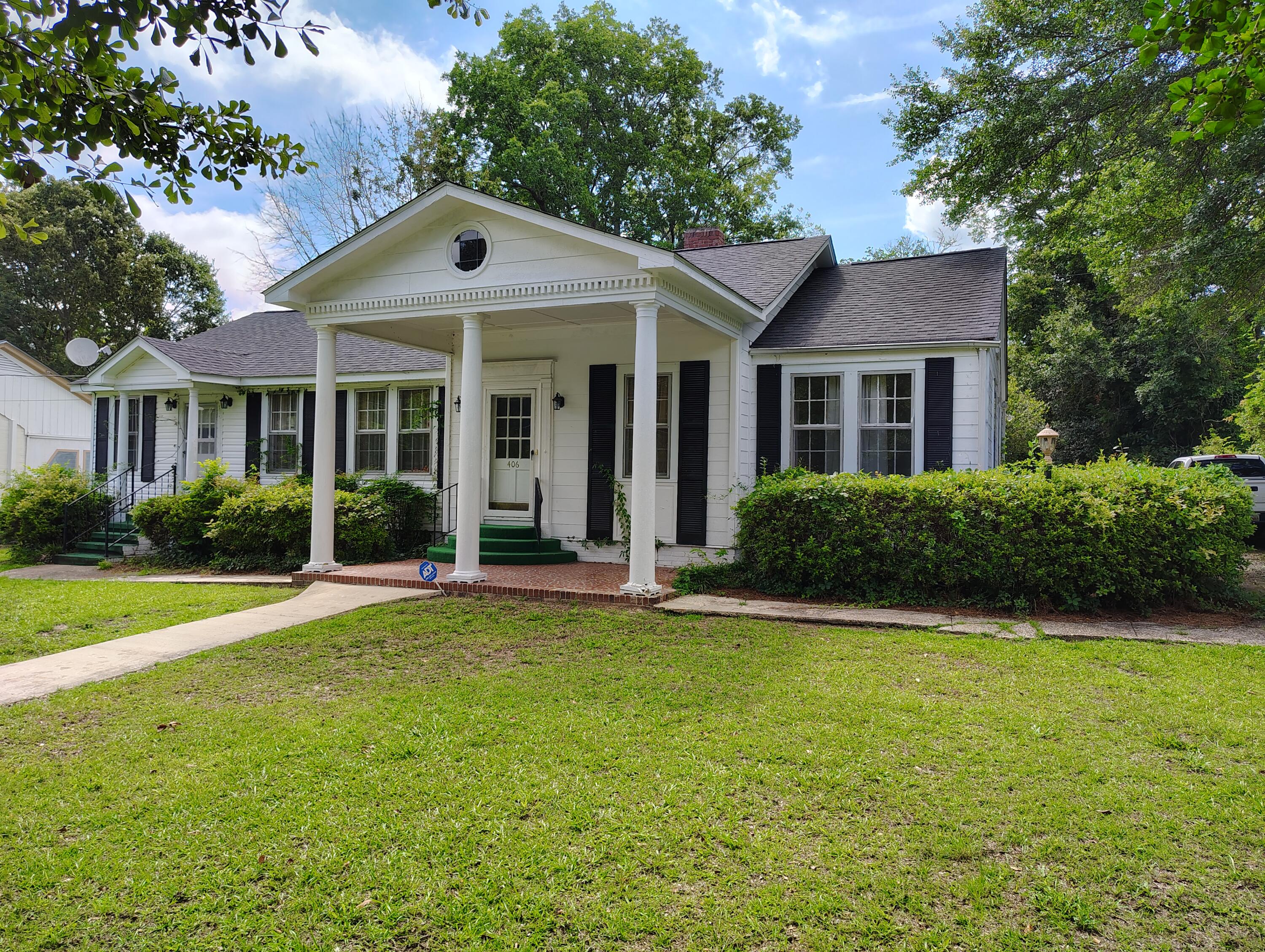 406 Thames Street Manning SC 29102