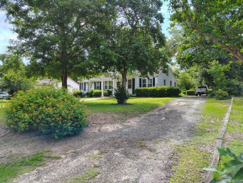 406 Thames Street Manning SC 29102