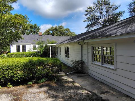 406 Thames Street Manning SC 29102
