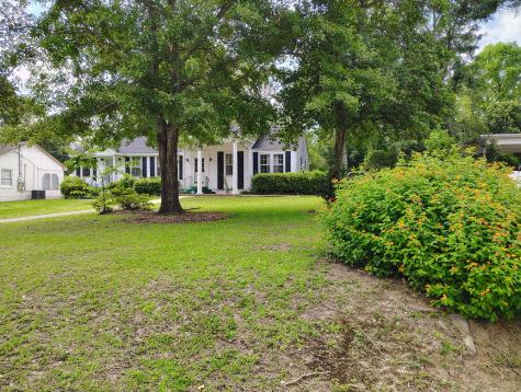 406 Thames Street Manning SC 29102