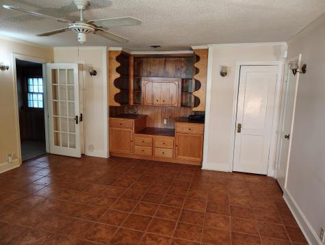 406 Thames Street Manning SC 29102