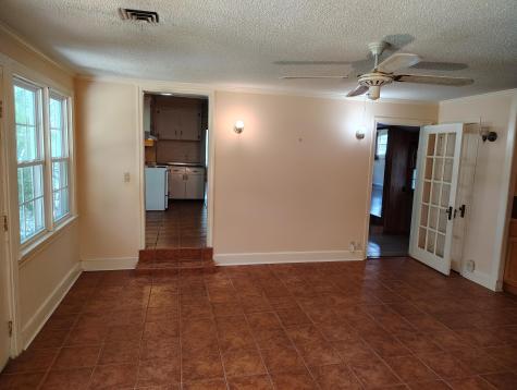 406 Thames Street Manning SC 29102