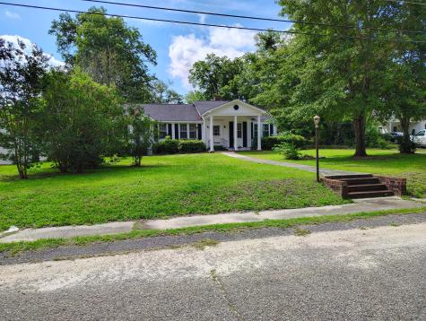 406 Thames Street Manning SC 29102