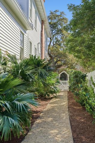 30 Gibbes Street Charleston SC 29401