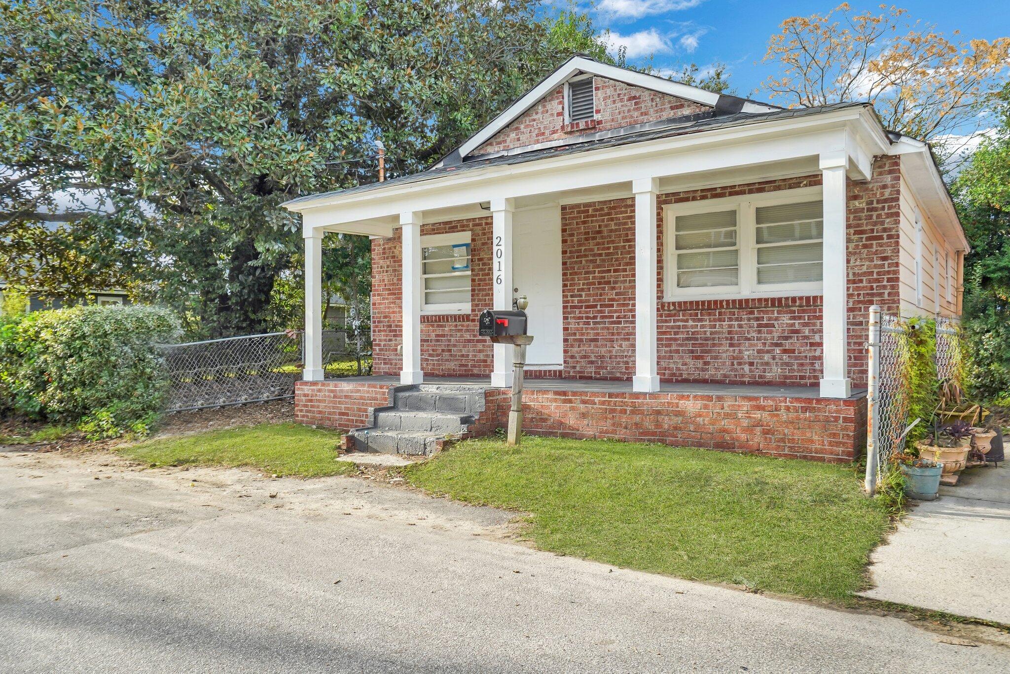 2016 Echo Avenue North Charleston SC 29405