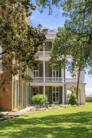 9 E Battery Charleston SC 29401
