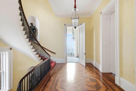 9 E Battery Charleston SC 29401
