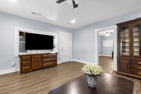 1938 English Street North Charleston SC 29405