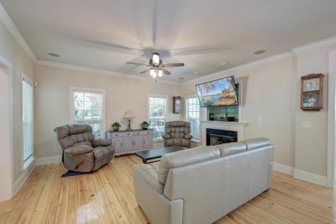 202 W Pine Street Summerville SC 29485