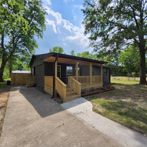 202 E Huggins Street Manning SC 29102