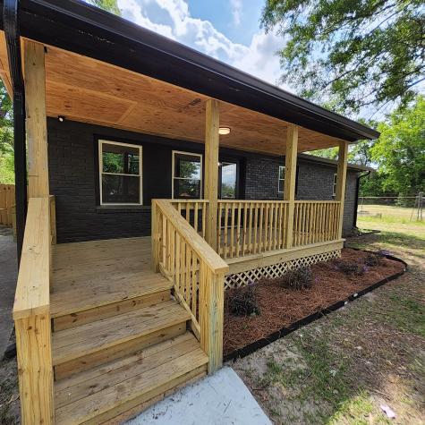 202 E Huggins Street Manning SC 29102
