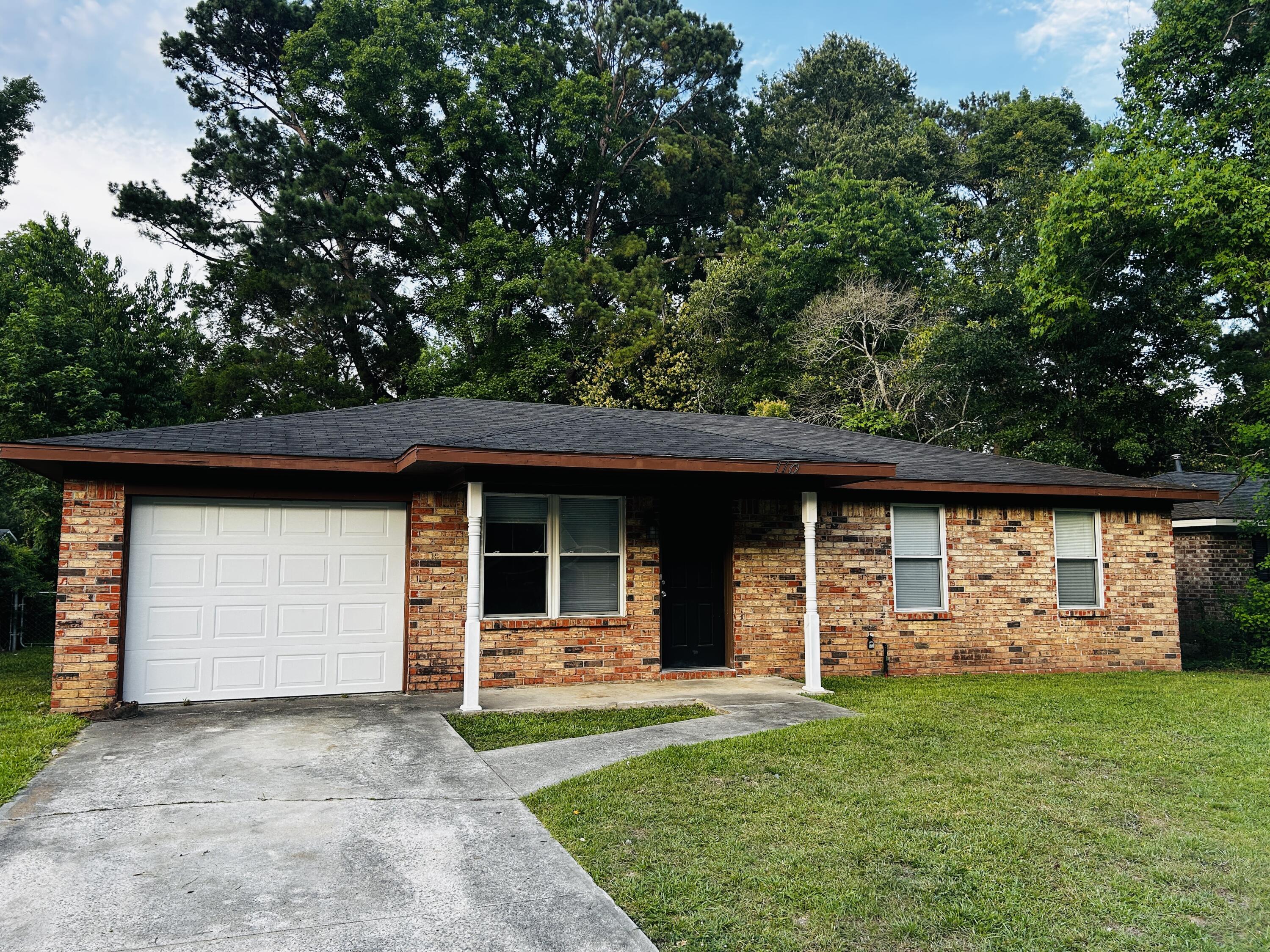 110 Bee Street Summerville SC 29483