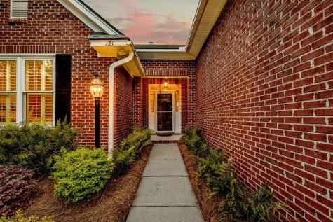 121 Thousand Oaks Court Summerville SC 29485
