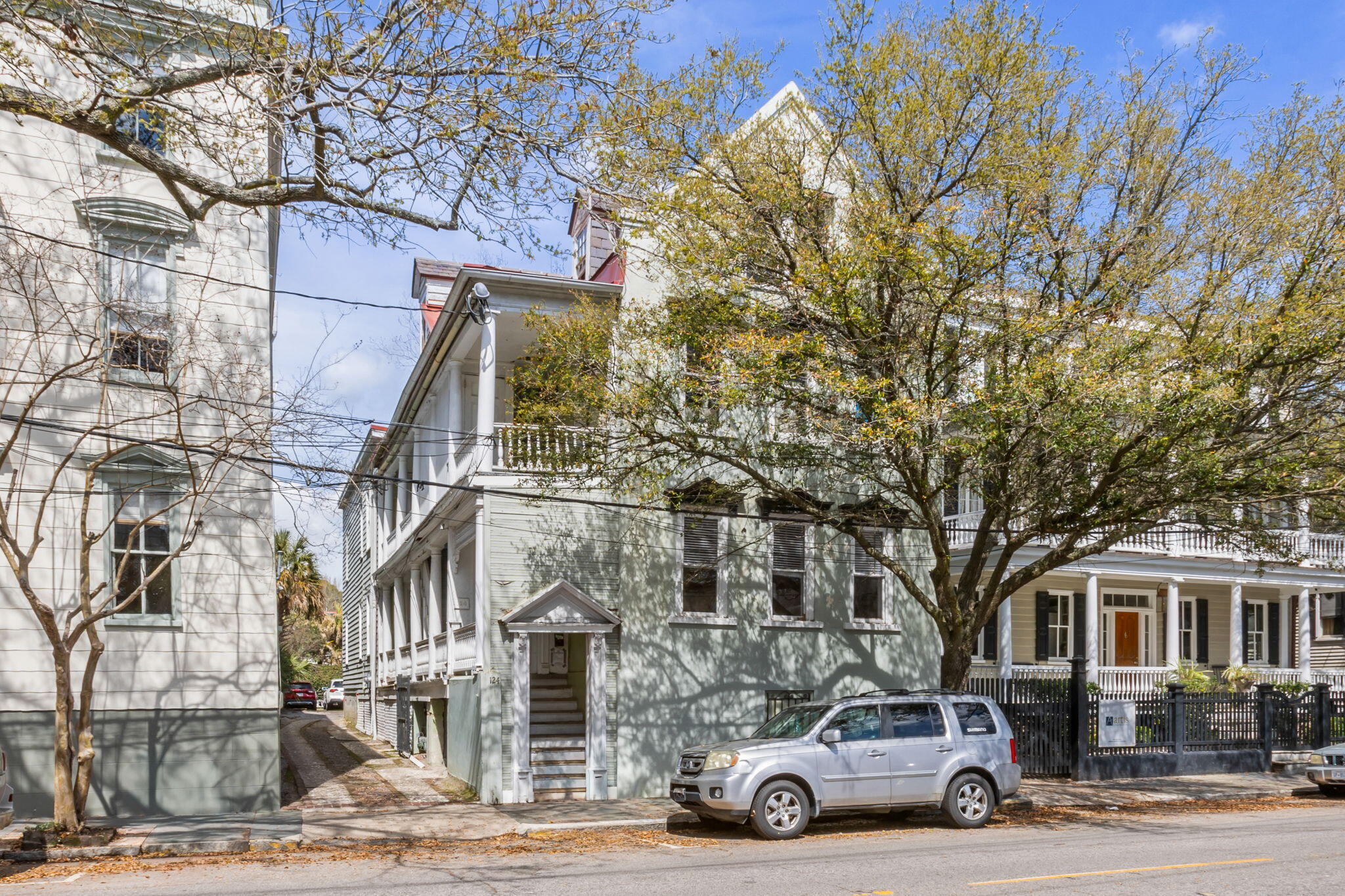 124 Wentworth Street Charleston SC 29401