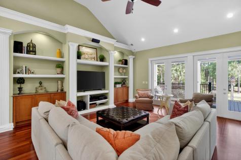 7246 Highway 165 Ravenel SC 29470