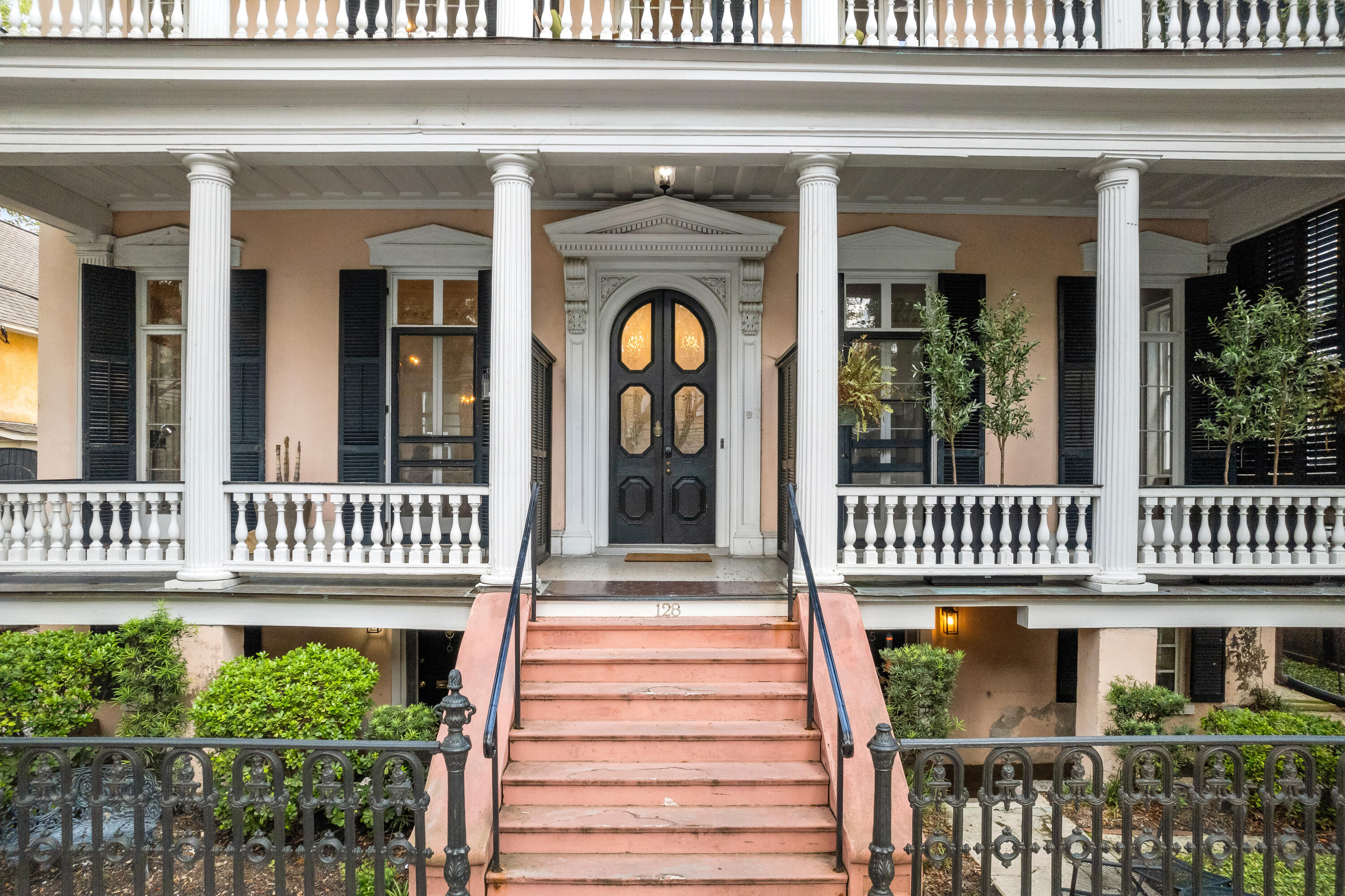 128 Wentworth Street Charleston SC 29401
