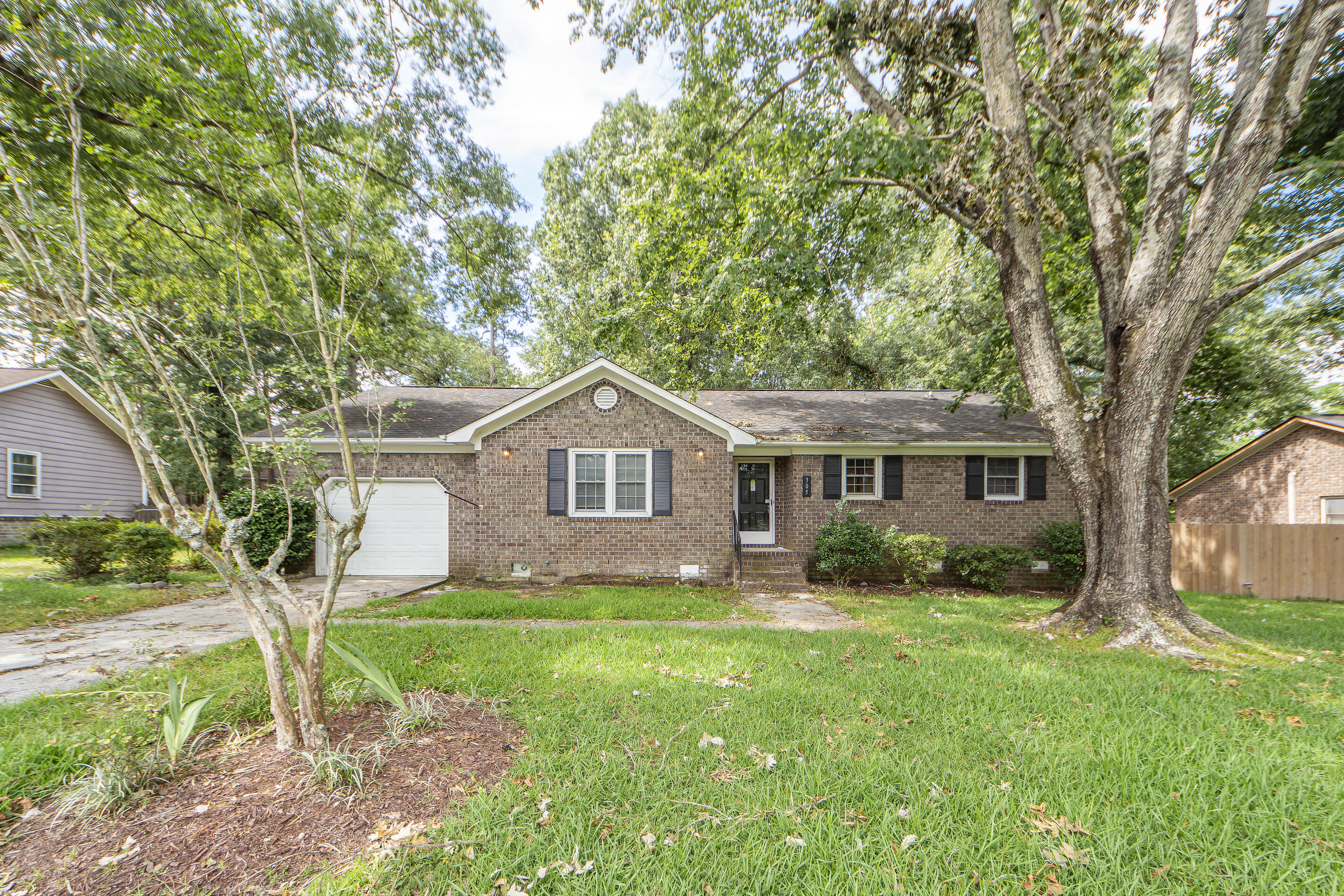 305 Chessington Circle Summerville SC 29485