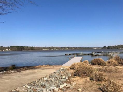 846/845 Eagles Harbor Drive Hodges SC 29653