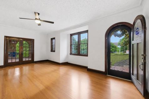 511 E Cambridge Avenue Greenwood SC 29646