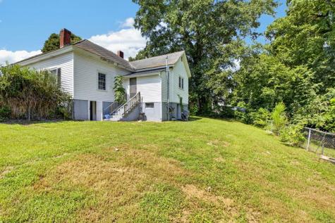 26 Main St W Ware Shoals SC 29692