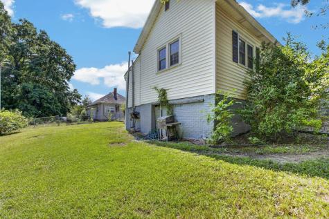 26 Main St W Ware Shoals SC 29692