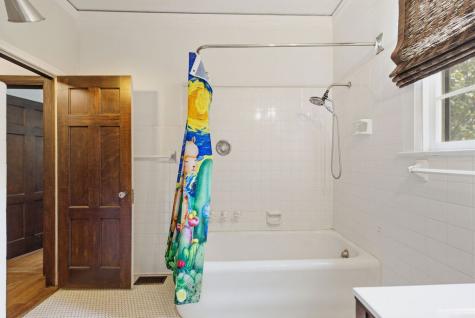 511 E Cambridge Avenue Greenwood SC 29646